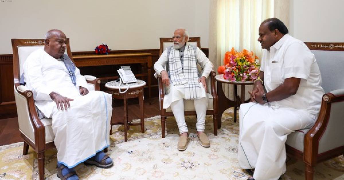 PM Narendra Modi meets former PM, HD Deve Gowda